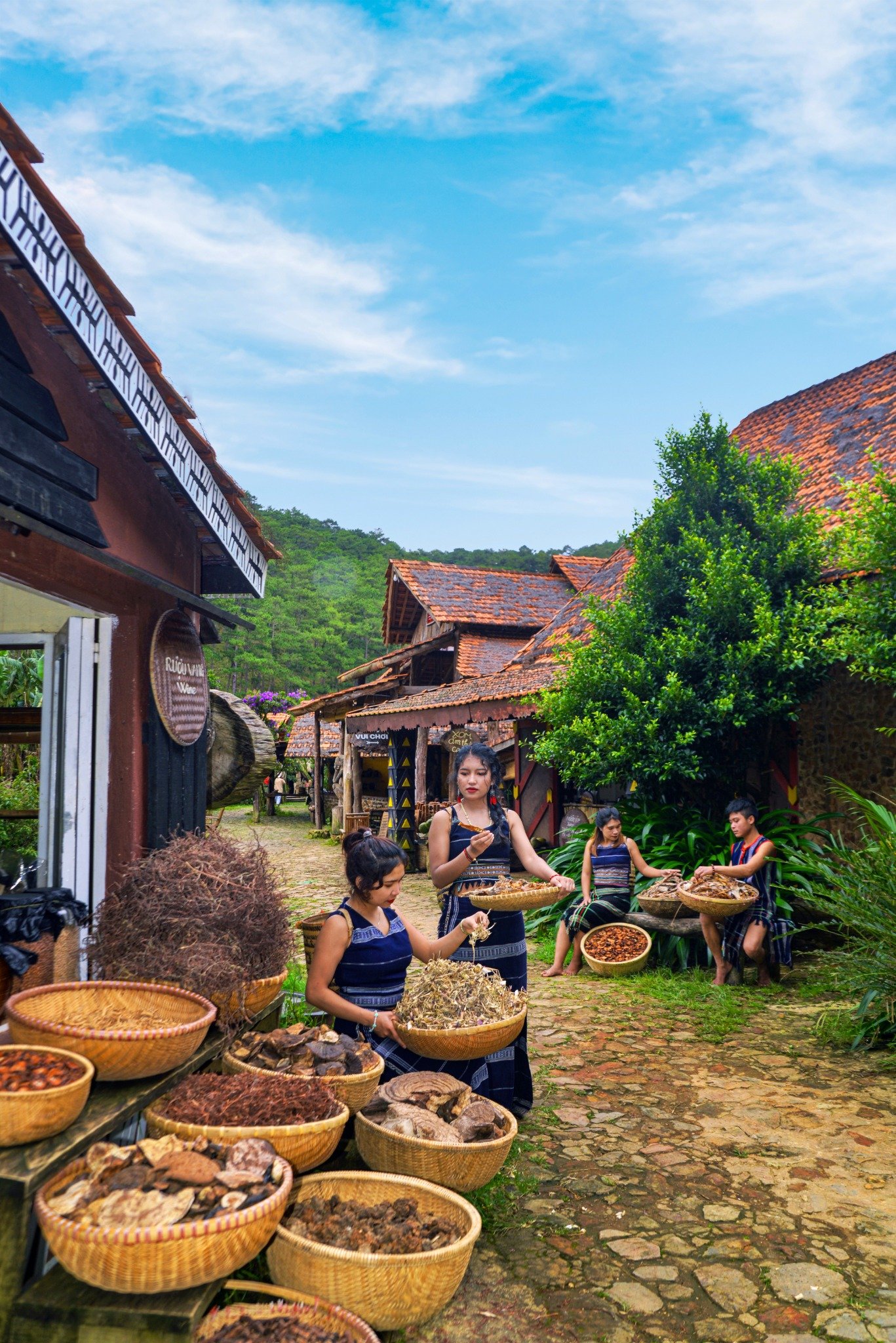 THUÊ TRANG PHỤC DÂN TỘC