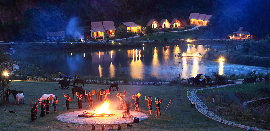 KHÔNG GIAN LỬA TRẠI